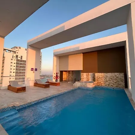 En Bocagrande Piscina, Jacuzzi Y A 2 Cuadras Del Mar Cartagena