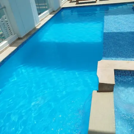 Apartamento En Bocagrande Piscina, Jacuzzi Y A 2 Cuadras Del Mar